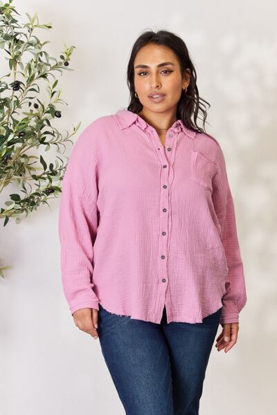  Chemise en coton texturée boutonnée à manches longues et ourlet brut en mauve 