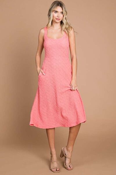  Robe midi débardeur texturée à col carré avec poches en rose joyeux 