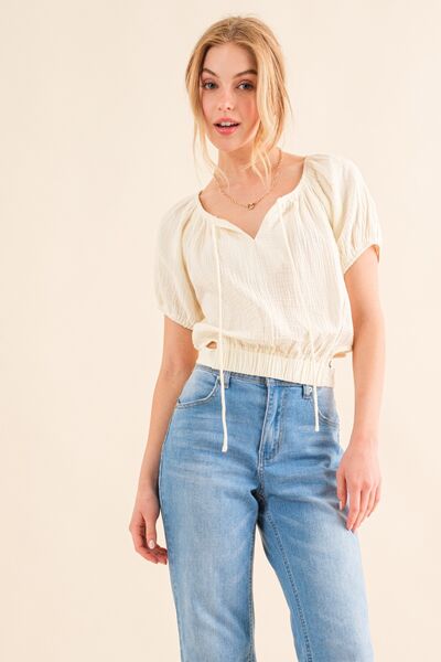  Blouse courte à détail noué en crème 