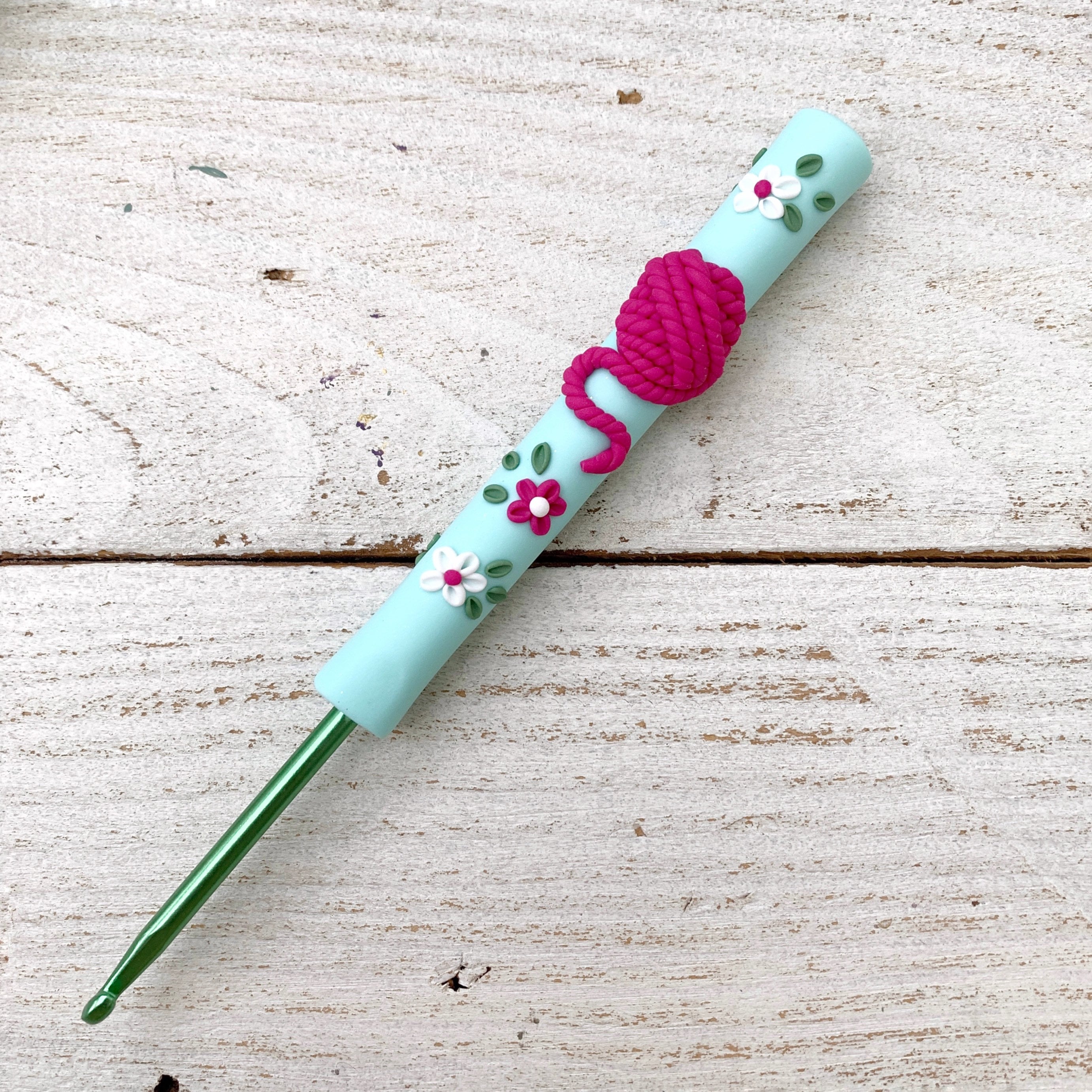 Pink yarn ball crochet hook, ergonomic crochet hook – Pedro's Plaques &  Pretty Things