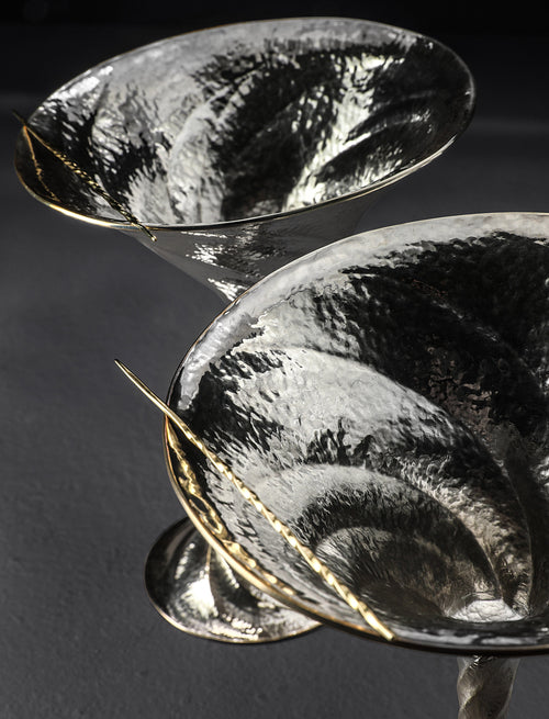 https://cdn.shopify.com/s/files/1/0735/1749/8643/files/barware-saign-charlestein-washington-silver-vortex-martini-set-43020233539859.jpg?v=1693336688&width=500