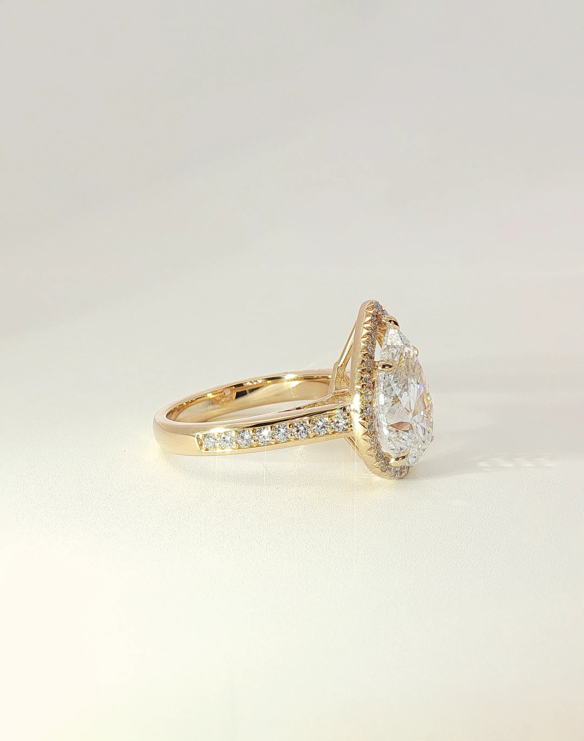 tate-default-background_1 (1).webp__PID:d3ca0d99-2f97-405e-b4bd-e77ee86fae57