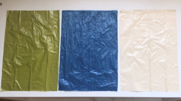 カラーは、写真左からグリーン、ブルー、ベージュの3色