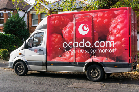 Ocado-Lebensmittellieferwagen mit hervorragenden Bildern in hoher Qualität