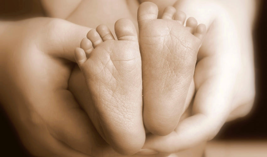 Close up of the soles of a baby's feet showing incredible natural toe splay