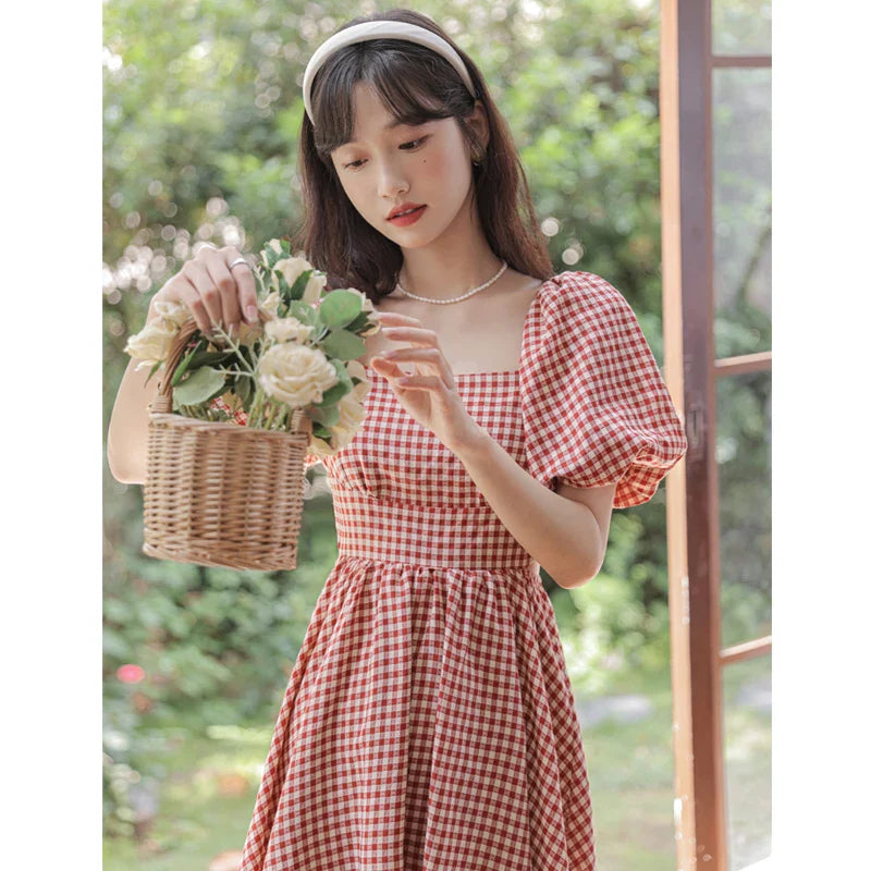 Chic Beach Vacation Dress with Puff Sleeves and Ruffles