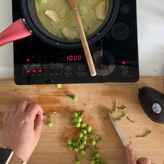 素食鱷梨泰國綠咖哩配藍色米飯