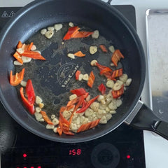 素食酮油大蒜辣椒油和魔芋面