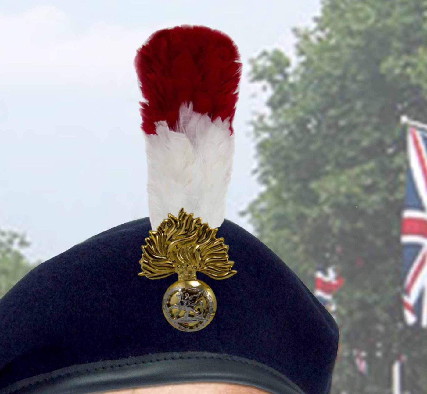 Militaria ROYAL REGIMENT OF FUSILIERS RED AND WHITE BERET HACKLES ...