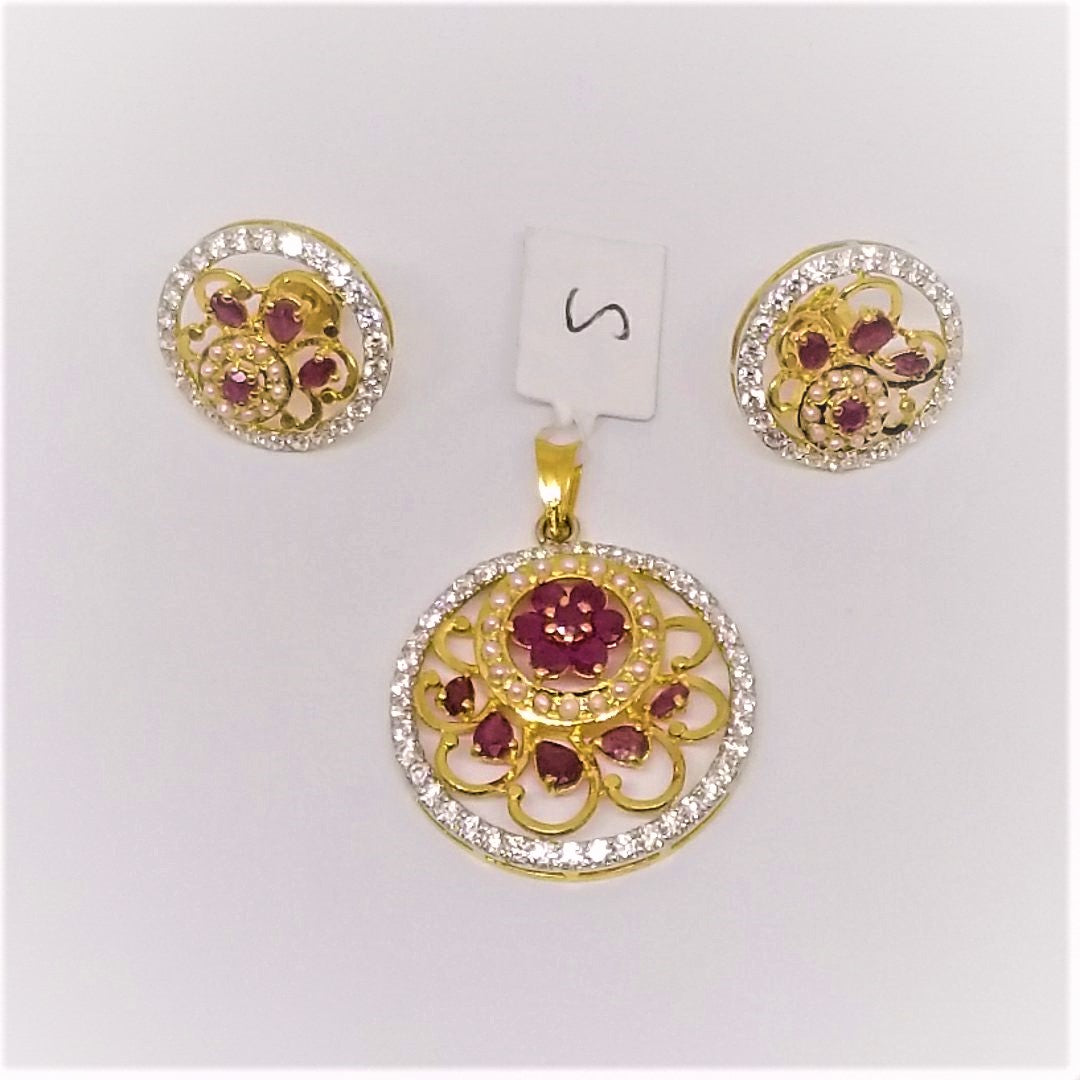 Pendant set store gold