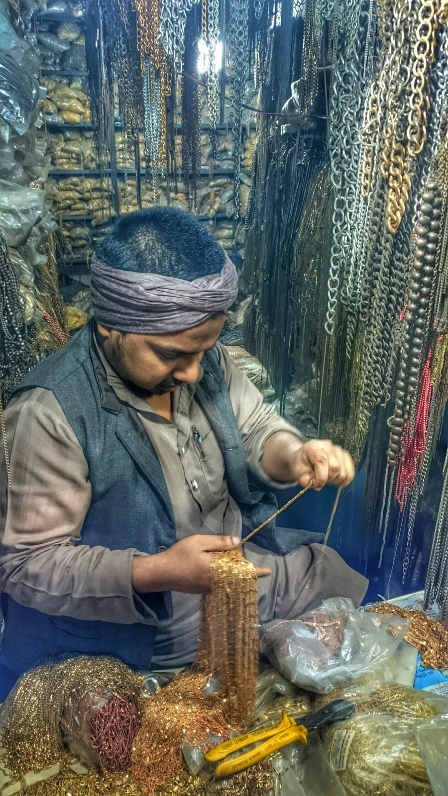 They say you can find anything you’re looking for in Chandni Chowk market. Adventures of finding Fair Trade jewelry supplies for Ten Thousand Villages.