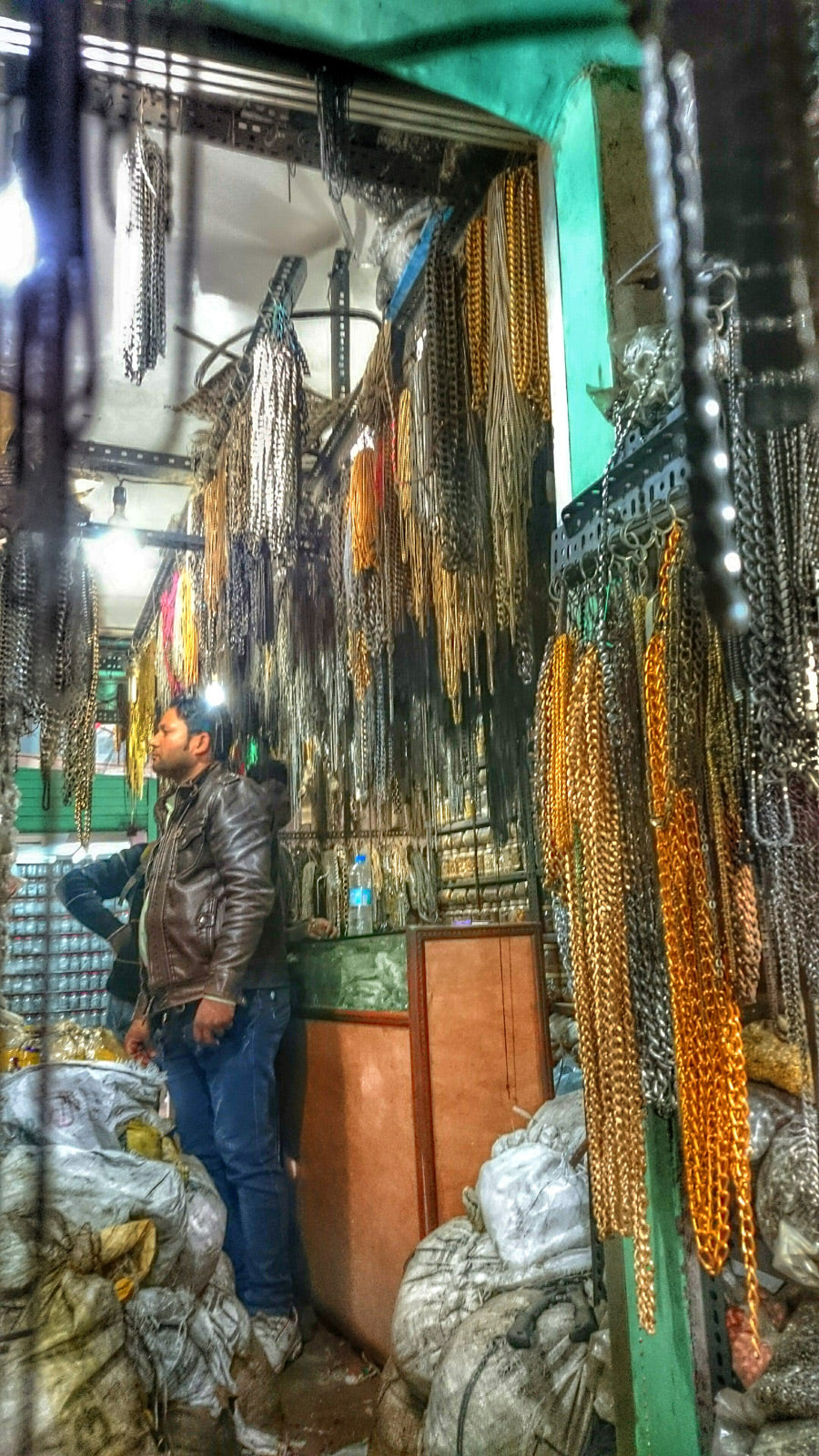 They say you can find anything you’re looking for in Chandni Chowk market. Adventures of finding Fair Trade jewelry supplies for Ten Thousand Villages.