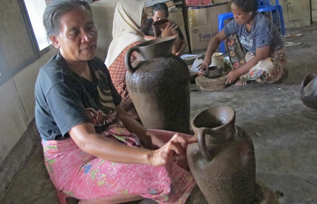 Ten Thousand Villages buyer, Dalaiah, visits Indoneisia to work with artisans to create the perfect Lombok Pottery designs. #LiveLifeFair