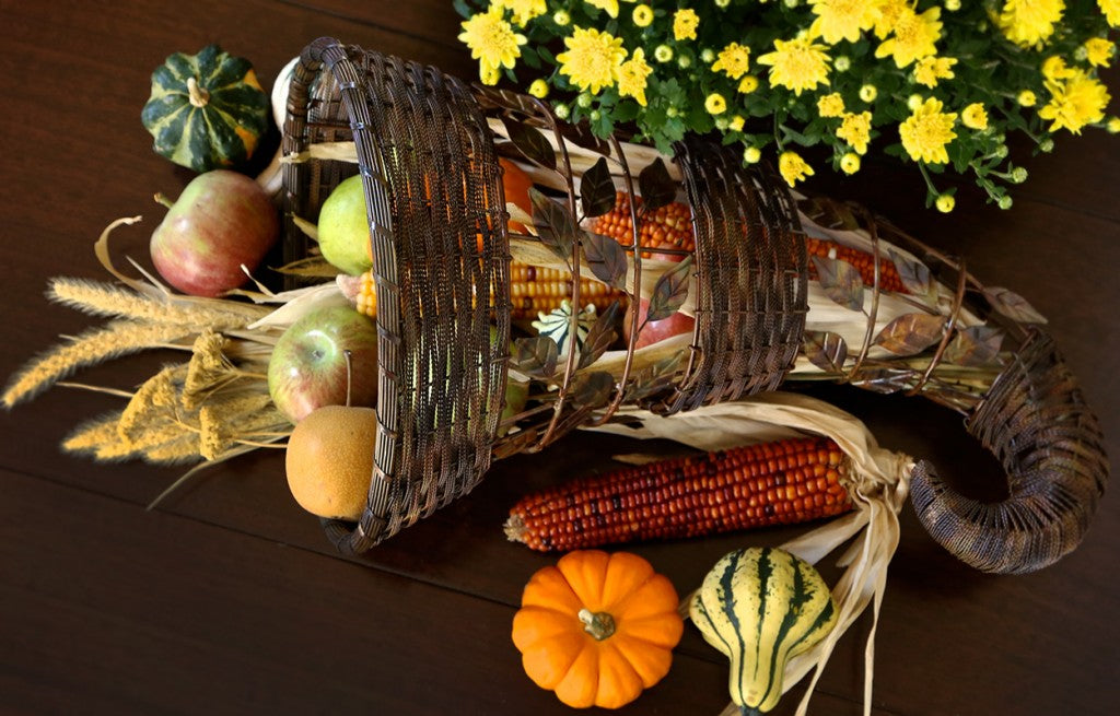 Thanksgiving Decorating, Fall decorating - harvest home - farmers market shopping - indian corn, mums, produce, gourds - cornucopia 