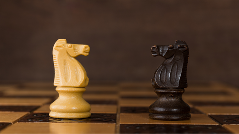 två springare i schack möter varandra
