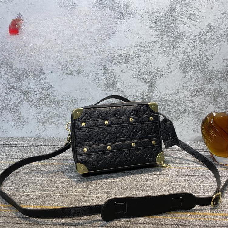 LV Louis Vuitton Fashionable and high-quality one shoulder cross