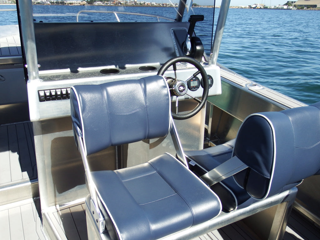 Kingfisher 570 Powercat Centre Console