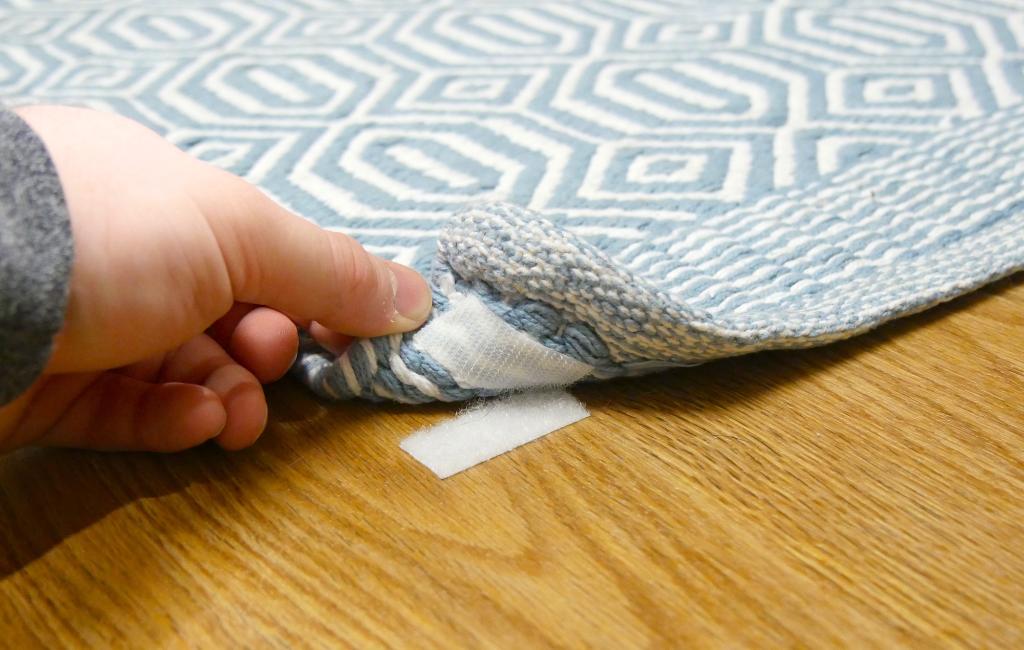 DIY to Stop Rugs From Sliding Around as Experts Do