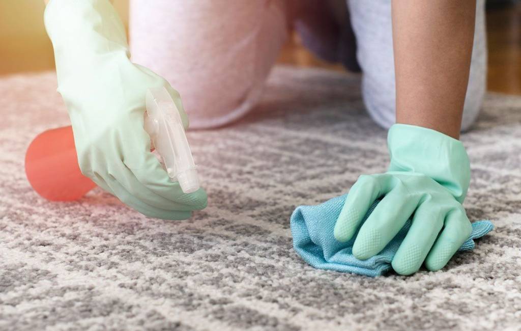How to Clean Stains off of Silk rugs