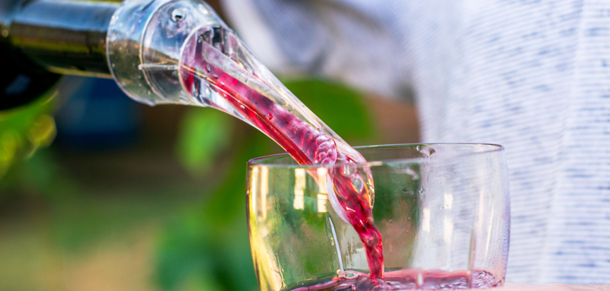 How to use a wine aerator