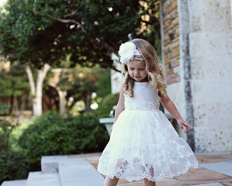 white flower girl dresses with lace