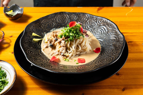 株式会社樞（KURURU）が販売する奈良県産有機JAS認証玄米100％使用玄米麺の料理例