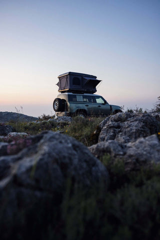 Hard shell roof tent