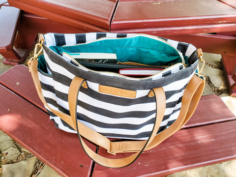 What's In Your Bag? See how Amanda packs her tote! – White Elm