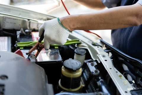 comment-démarrer-une-voiture-avec-un-chargeur-de-batterie-2