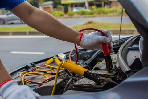 comment-démarrer-une-voiture-avec-un-chargeur-de-batterie-3