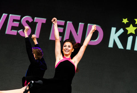 London based artist and performer, Eve Leoni Smith, performing at West End Live with West End Kids.