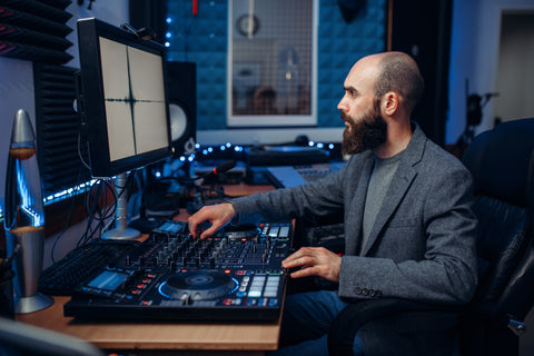 sound engineer working in the recording studio