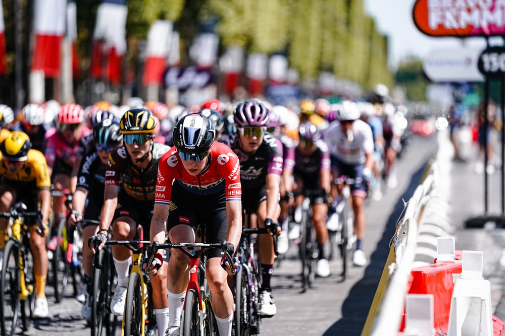 Radfahrer am ersten Tag von Tour de France Femmes 2022