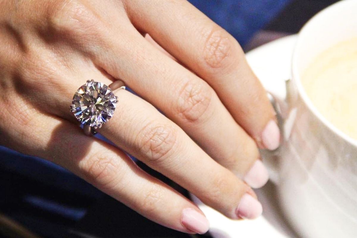 A lady wearing 9 carat diamond ring.