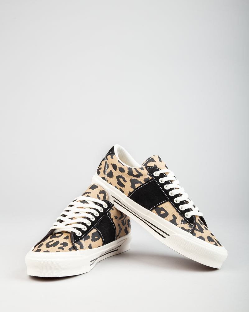 vans og leopard