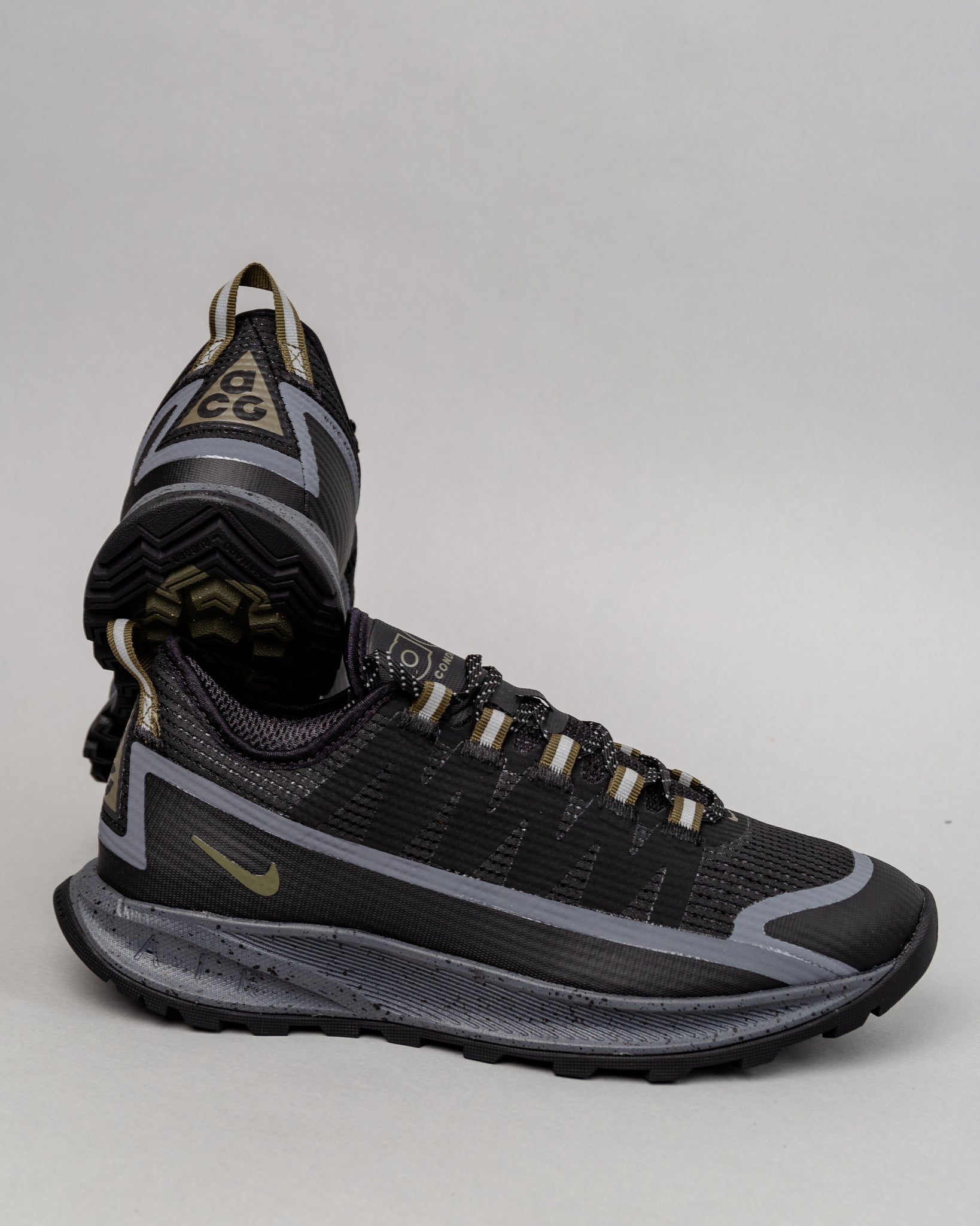 nike acg air nasu black