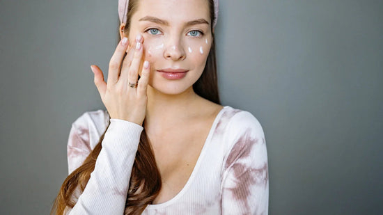 Lady applying retinoid