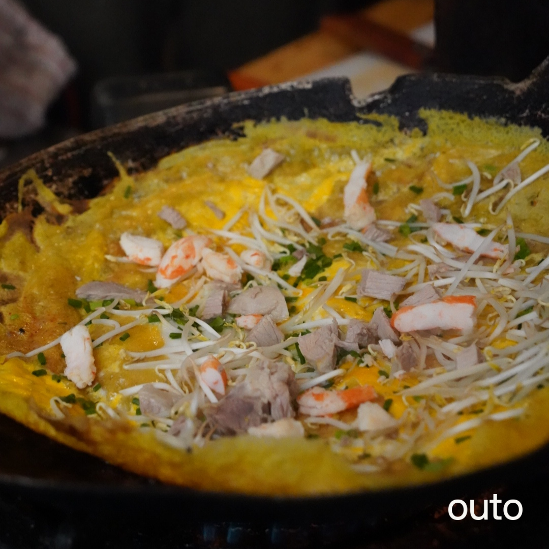 outo-hanoi-street-food