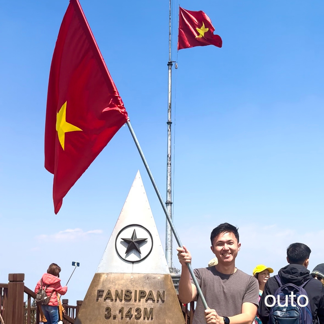 outo-sapa-fansipan-peak-flag