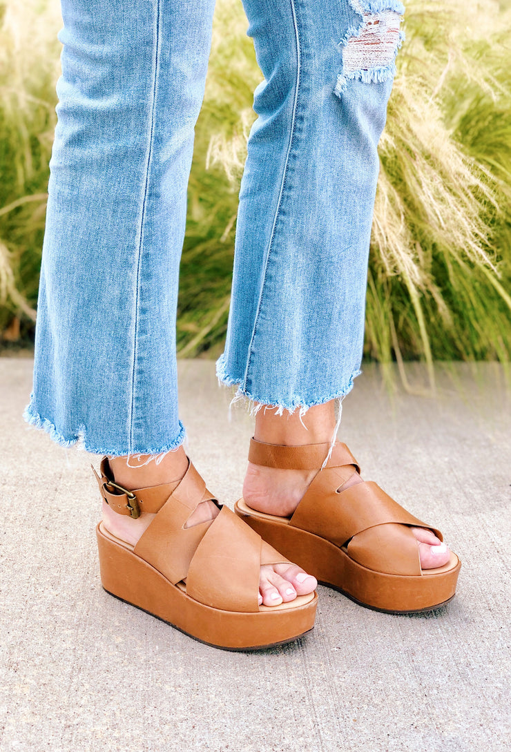 Matisse Runaway Platform Sandals in Tan 
