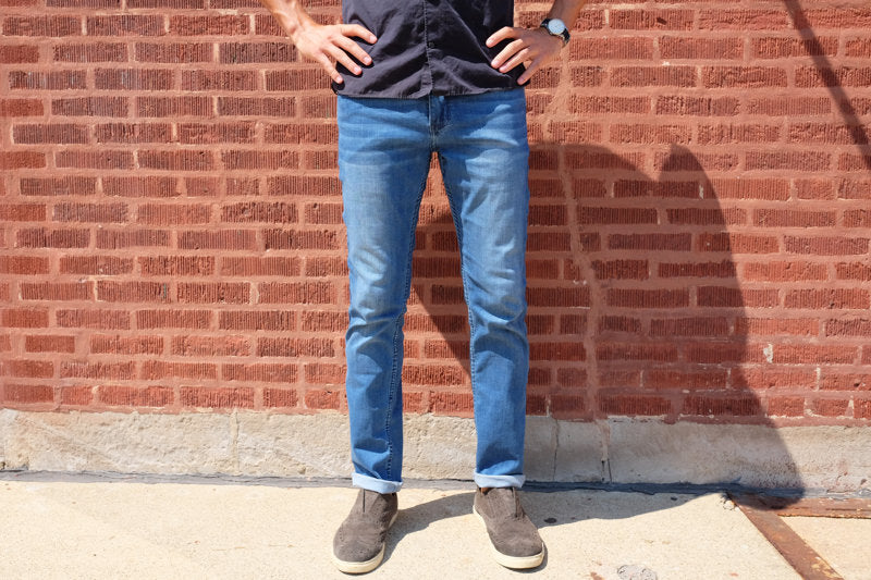 Mugsy Jeans How to Wear Light Blue Jeans in Summer