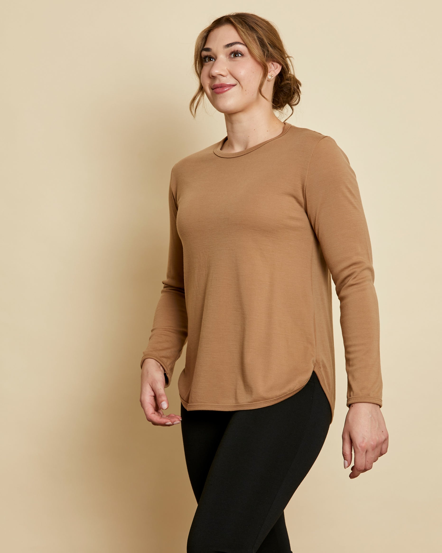 Womens Relaxed Fit Crew Neck Pullover AW23