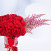15 وردة حمراء في مزهرية