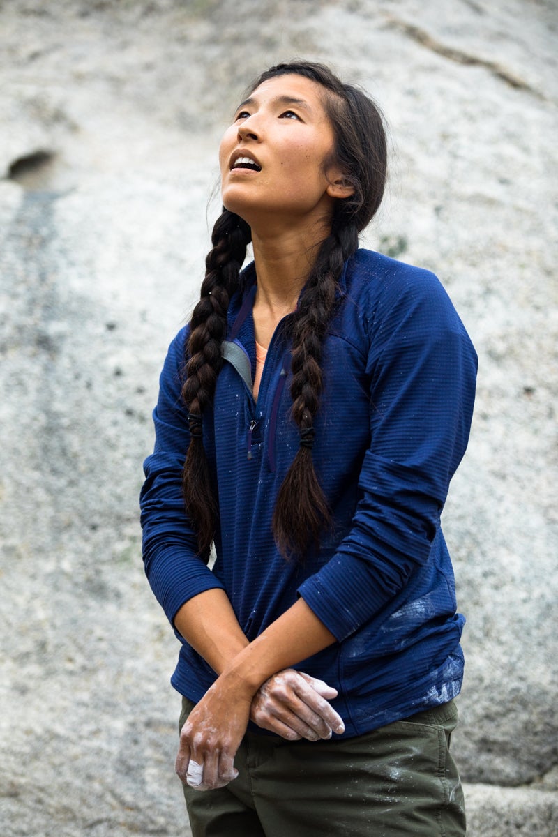 A climber wears a Vigor grid fleece pullover.