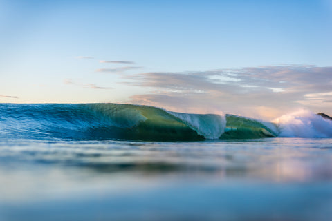 Perfect barreling wave at Wainui Beach in Gisborne