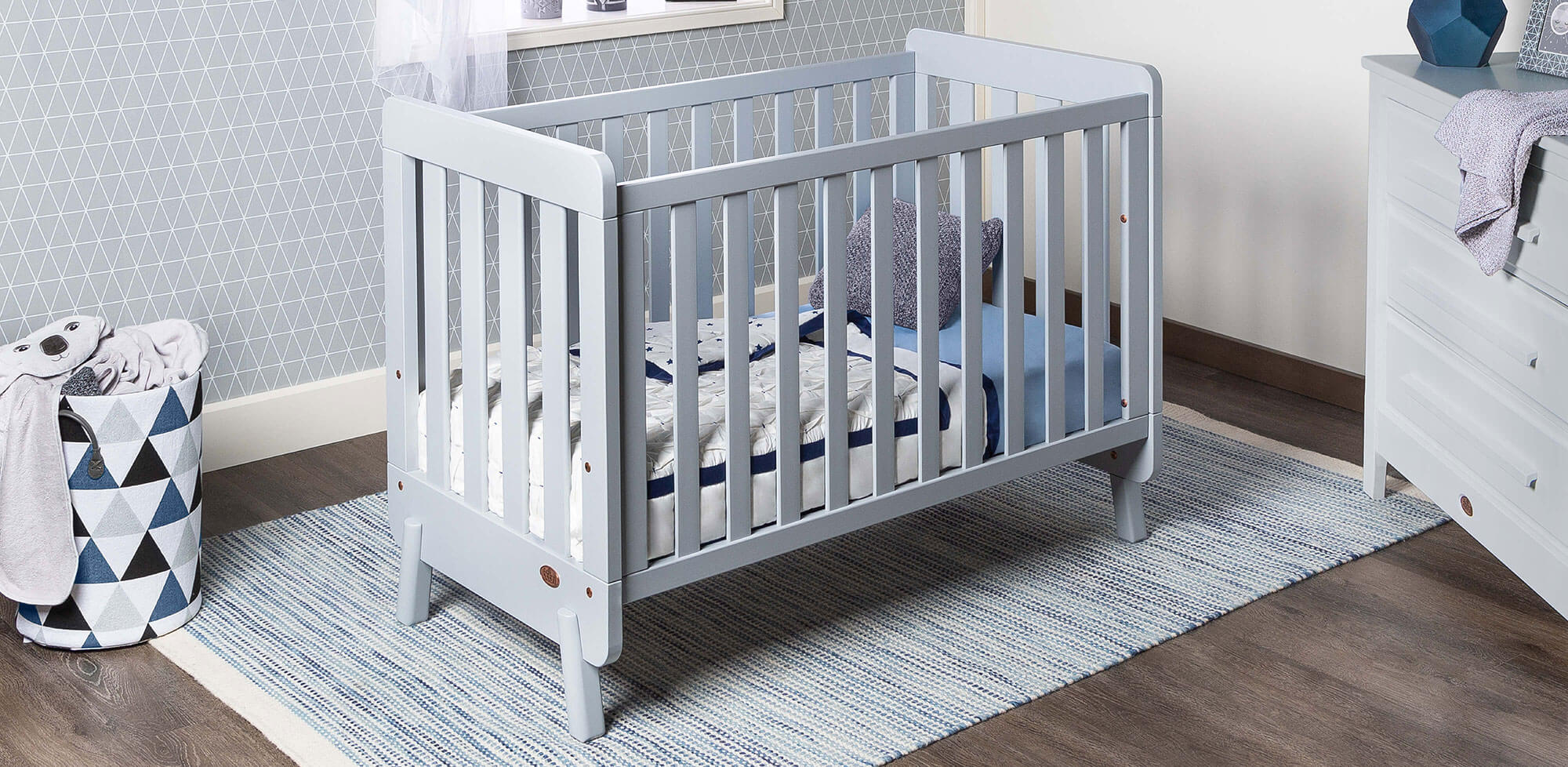 Harbour compact cot in grey
