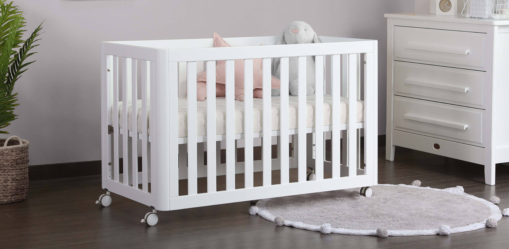 Turin compact cot in white