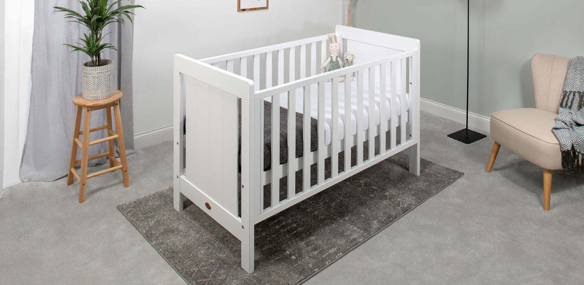 White cot bed