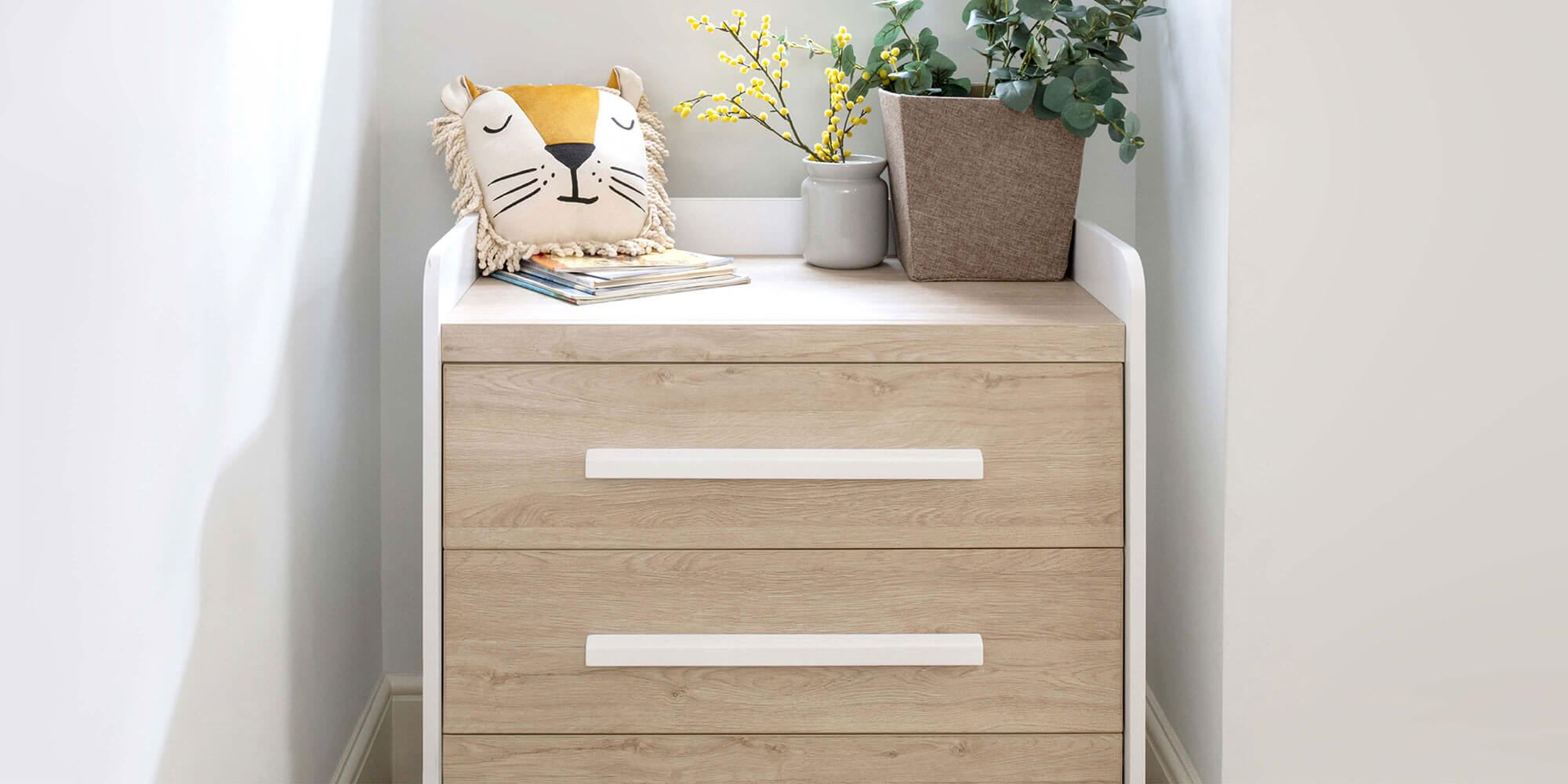 White & Oak Neat 3 Drawer Chest