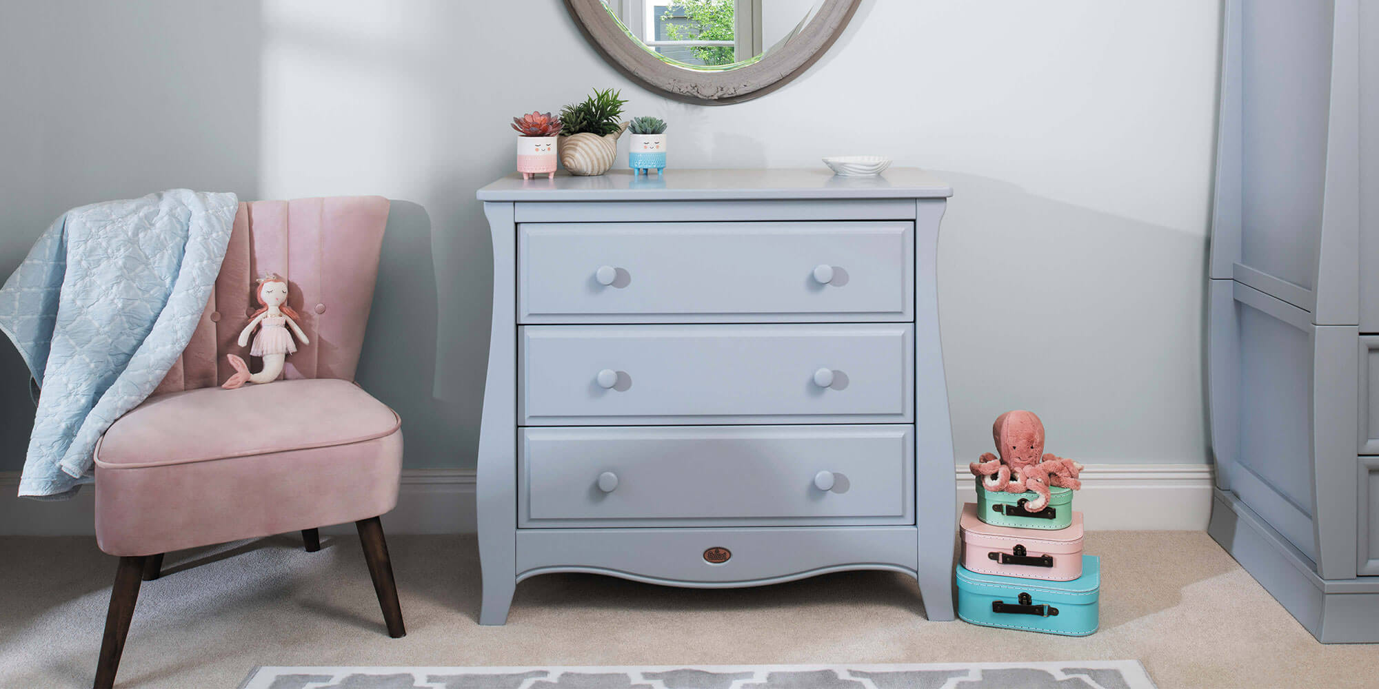 Sleigh smart assembly chest in grey